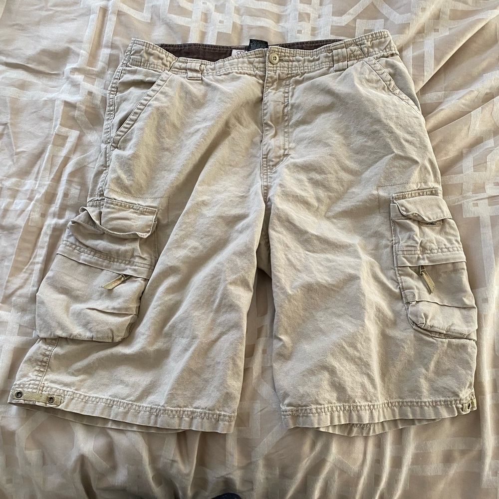 Men’s cargo shorts size 36